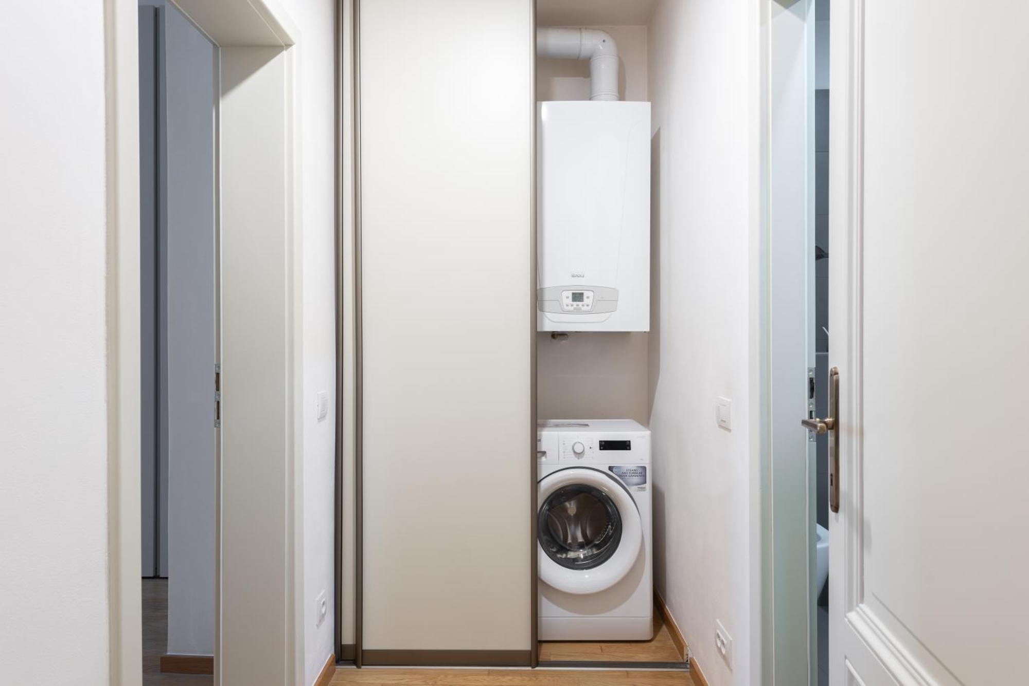 Spacious 3-bedrooms Near Karlin Square * Praha