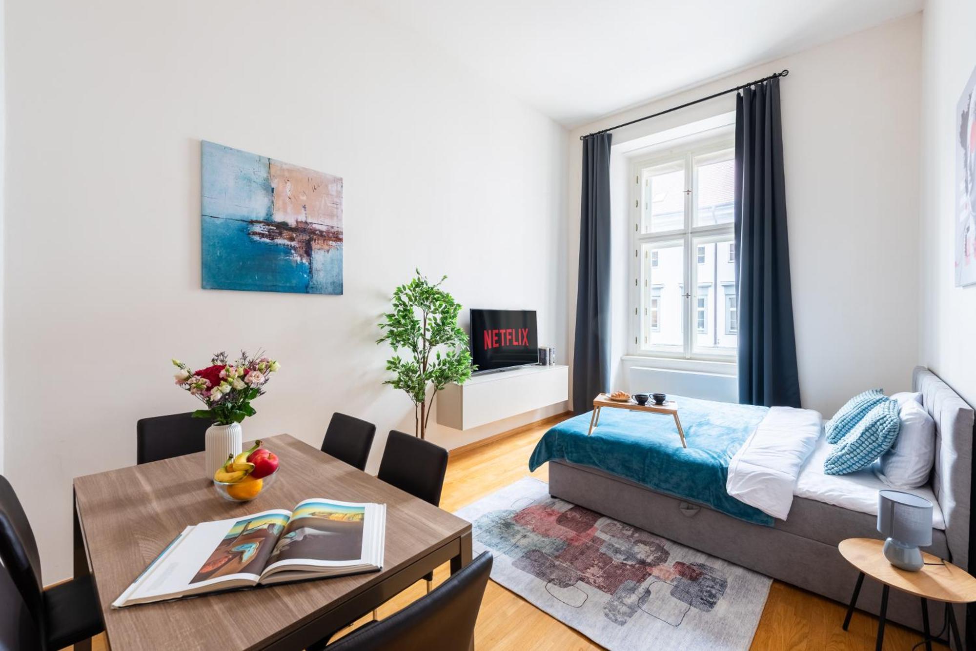 Spacious 3-bedrooms Near Karlin Square * Praha